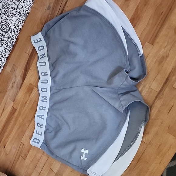 Under Armour Pants - Under Armour women's workout shorts medium